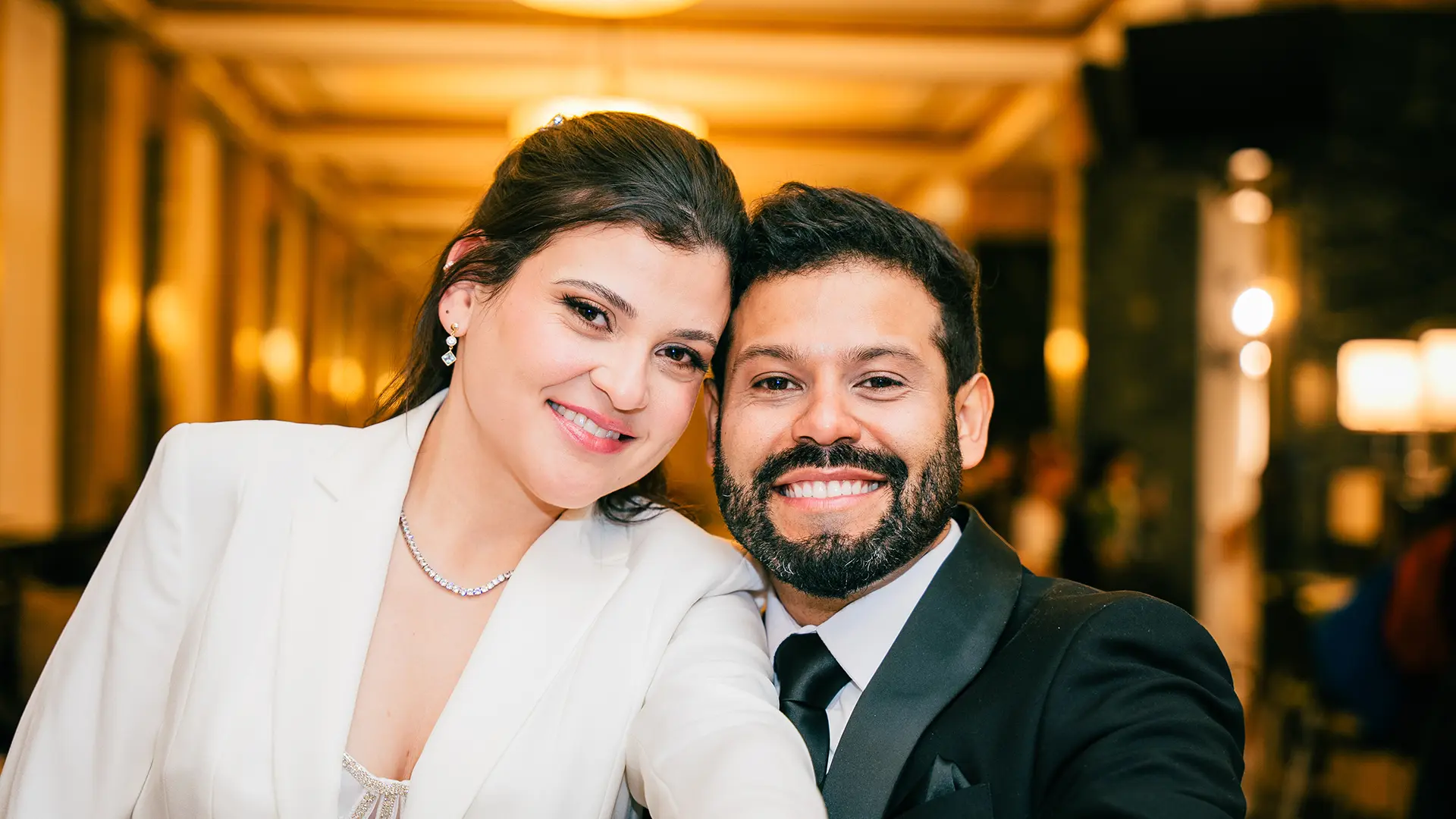 Wedding photography in New York City Hall — Edgar & Laura | AURA