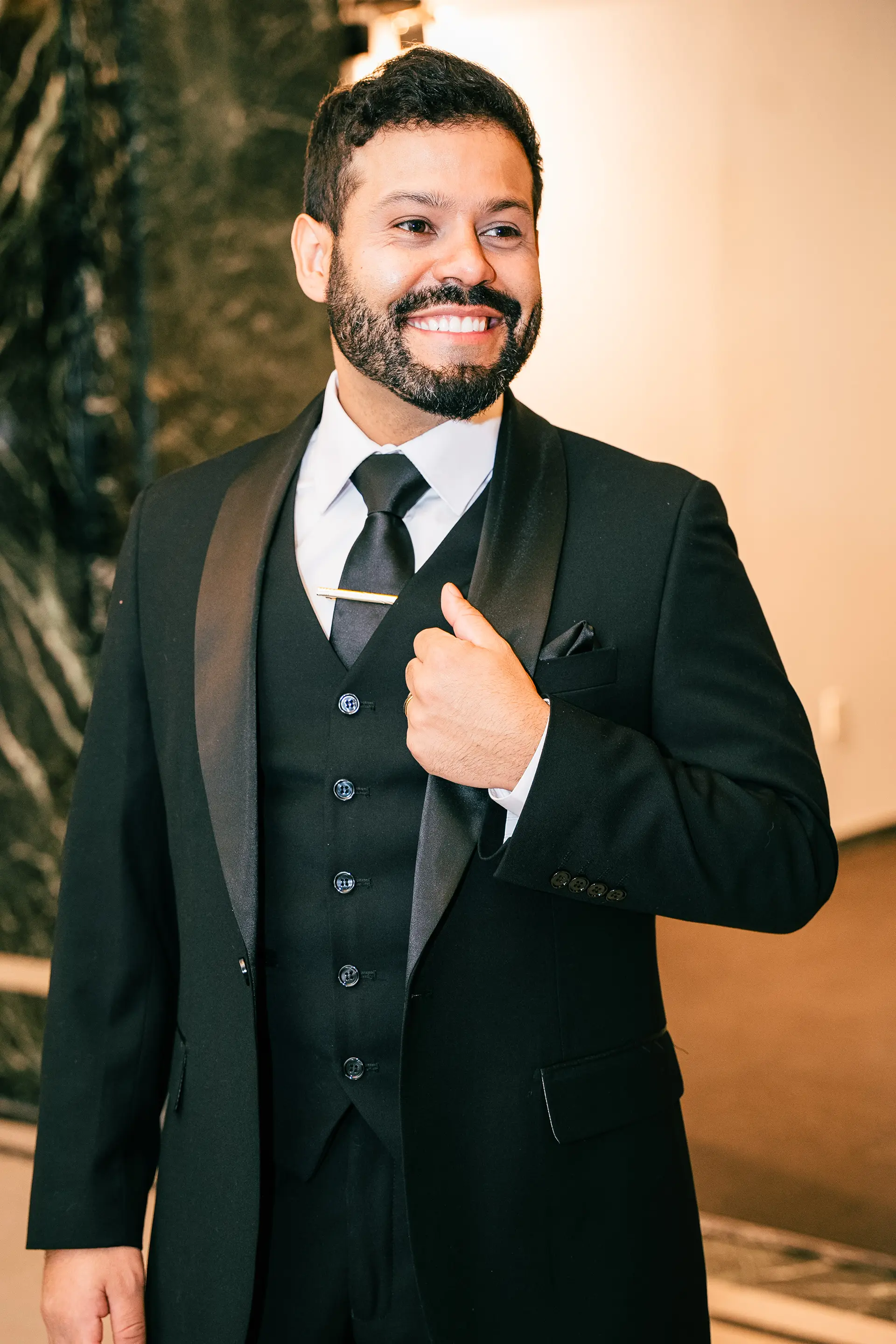 Wedding photography in New York City Hall — Edgar & Laura | AURA