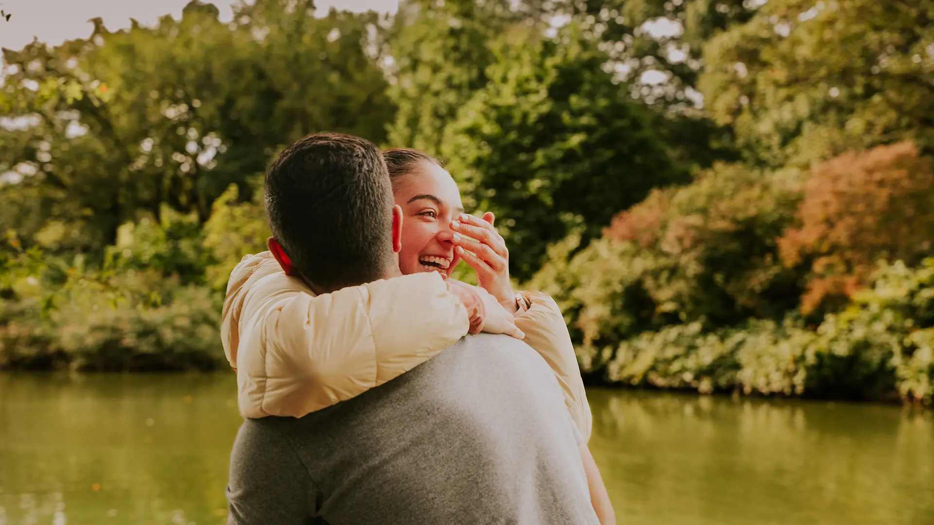 Engagement photography in Central Park, New York — Pablo & Caro | AURA