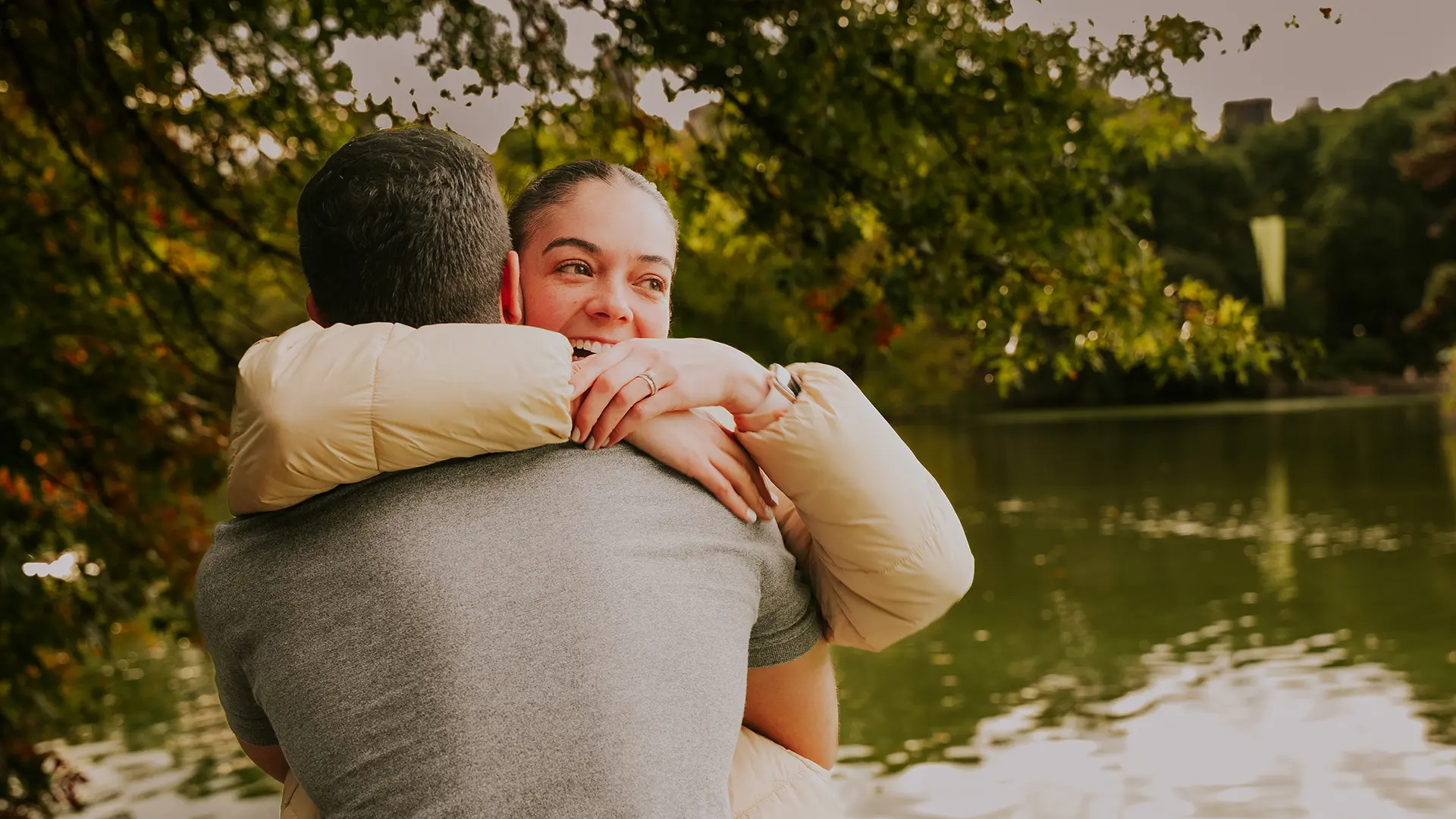 Engagement photography in Central Park, New York — Pablo & Caro | AURA