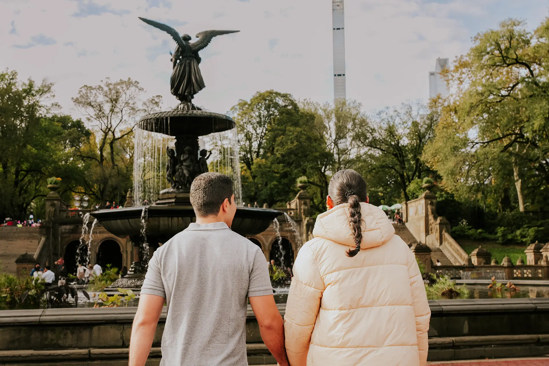 Engagement photography in Central Park, New York — Pablo & Caro | AURA