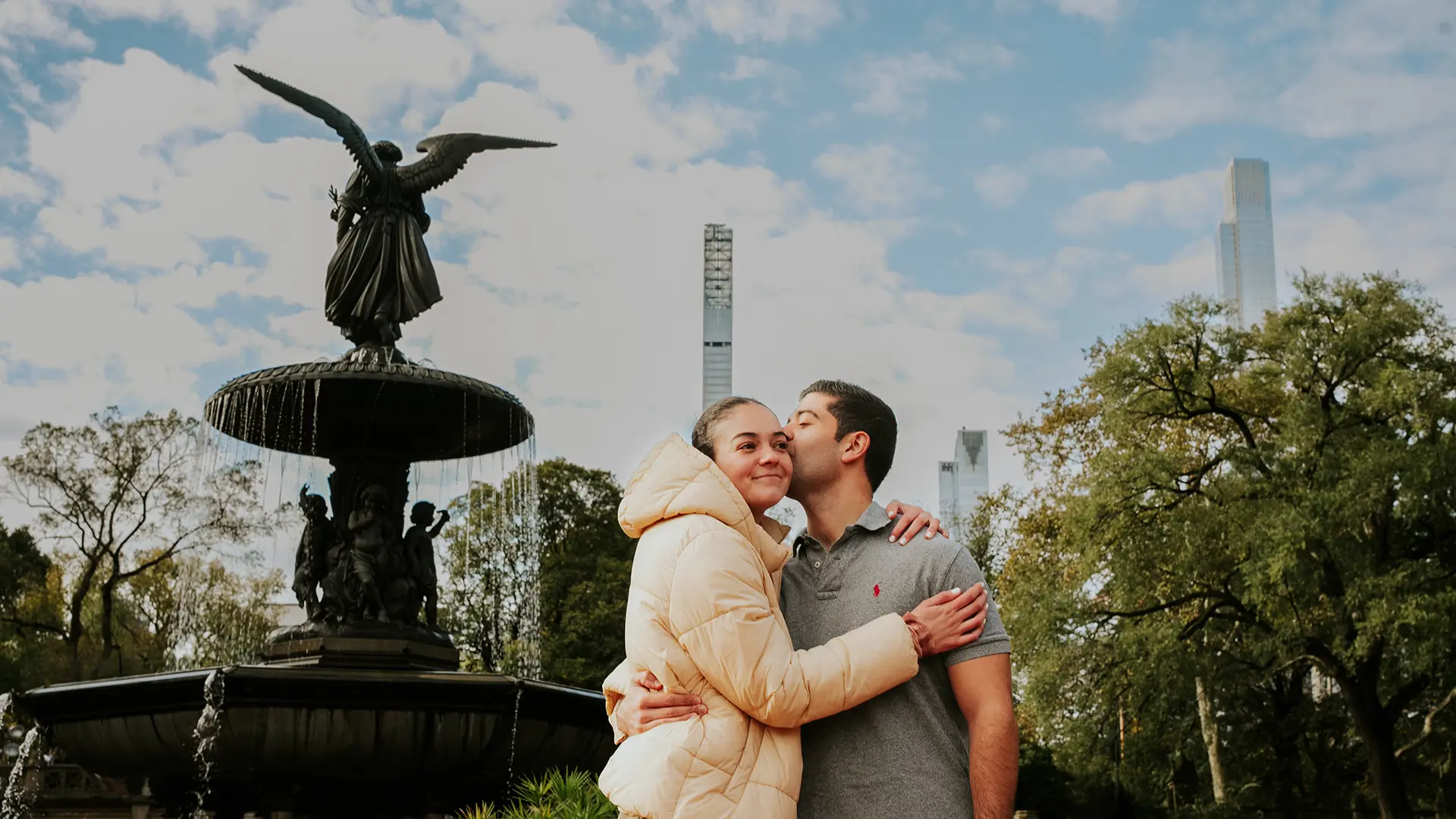 Engagement photography in Central Park, New York — Pablo & Caro | AURA